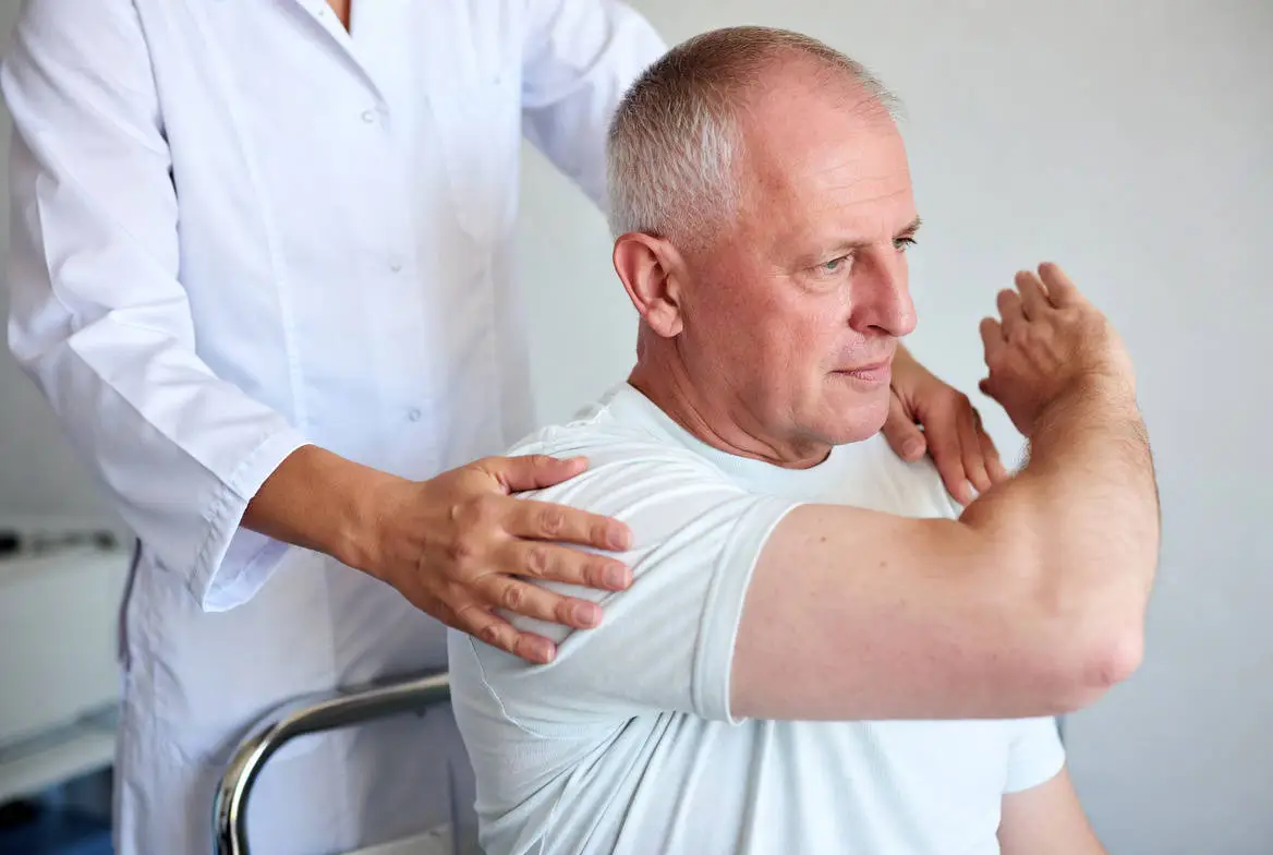 Schouderpijn behandeling bij fysiotherapie in Breda